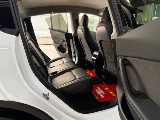 Tesla Model Y — Фото автомобиля 10