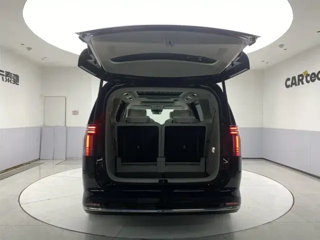 Volvo EM90 — Фото автомобиля 30