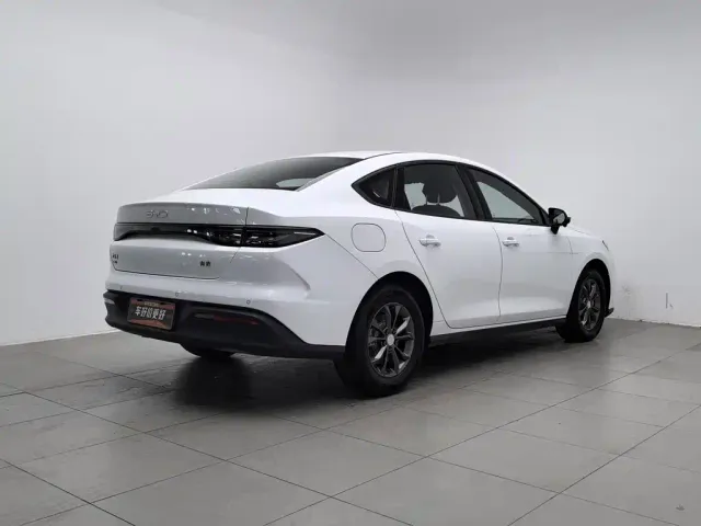 BYD Seal 05 DM-i — Фото автомобиля 2