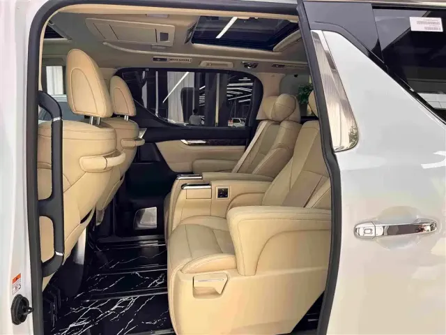 Toyota Alphard — Фото автомобиля 10