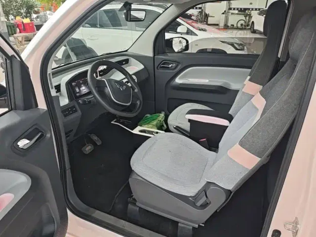 Wuling Hongguang Mini EV — Фото автомобиля 14