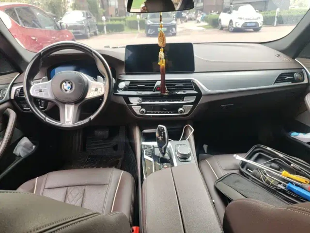 BMW 5 Series — Фото автомобиля 10