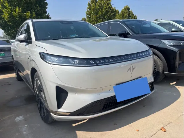 Dongfeng eπ 008 — Фото автомобиля 3