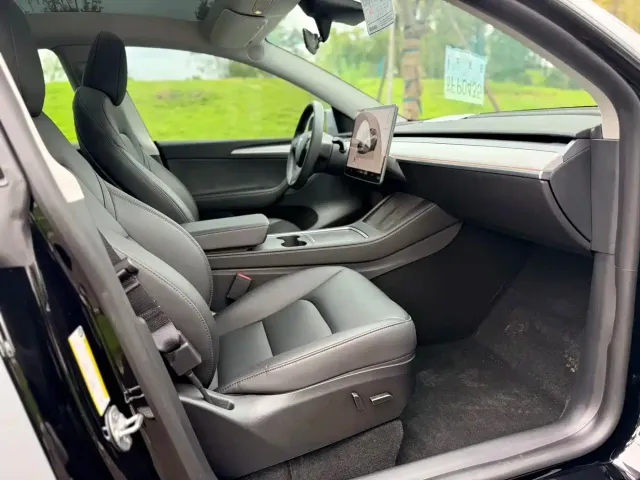 Tesla Model Y — Фото автомобиля 15