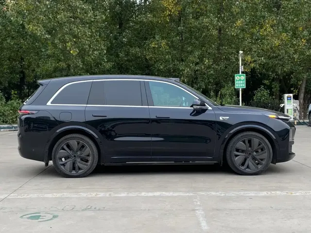 Li Auto L8 — Фото автомобиля 7