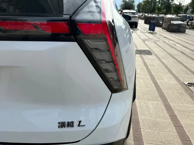 Geely Boyue L — Фото автомобиля 13