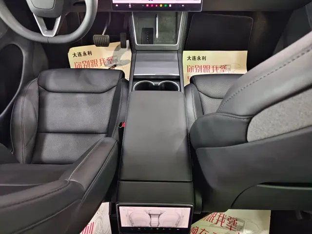 Tesla Model Y L — Фото автомобиля 11