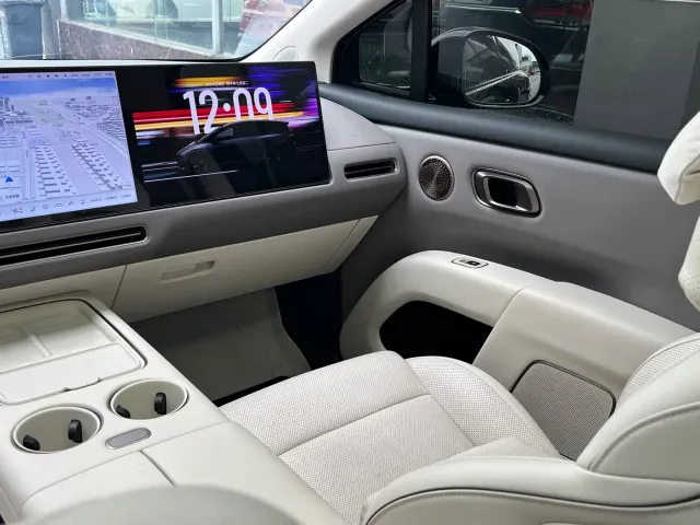 Li Auto i8 — Фото автомобиля 15