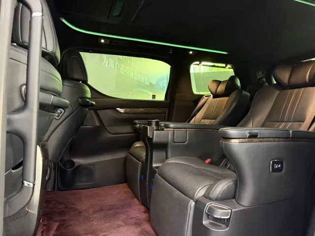 Toyota Vellfire — Фото автомобиля 9