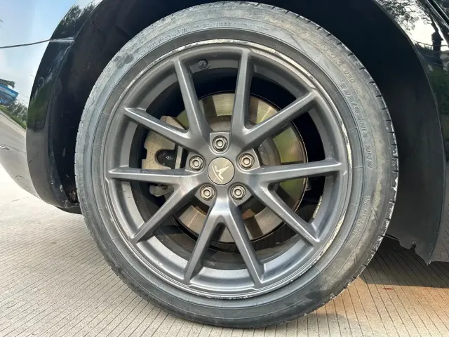 Tesla Model 3 — Фото автомобиля 23