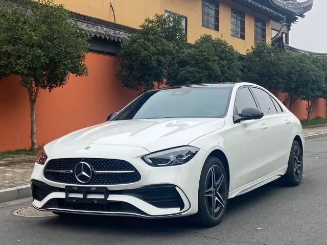 Фотография автомобиля — Mercedes-Benz C-Class