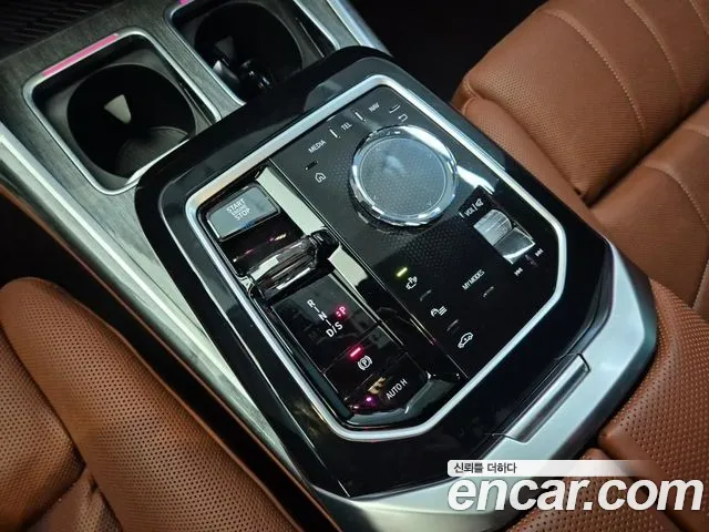BMW 7-Series 7 серия (G70) 740i xDrive M Sport — Фото автомобиля 8