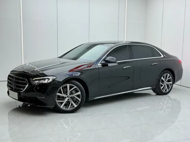 Фотография автомобиля — Mercedes-Benz E-Class