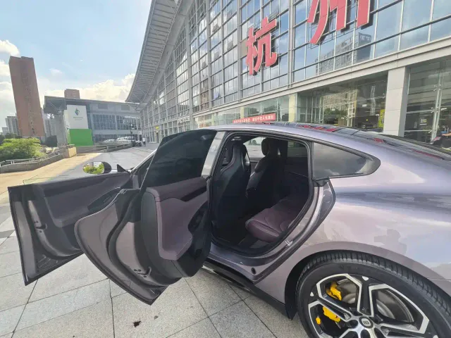 Xiaomi SU7 — Фото автомобиля 9