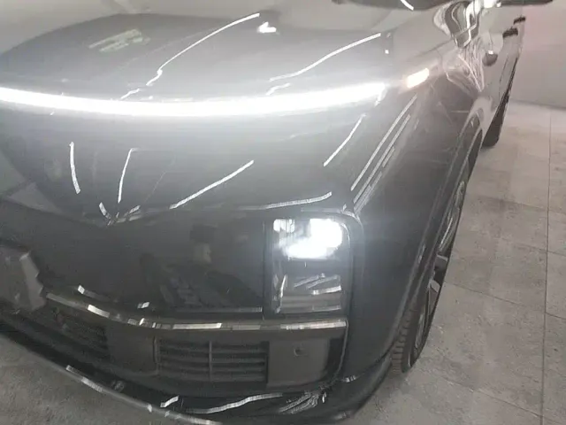 Li Auto L9 — Фото автомобиля 23