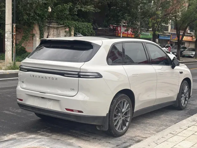 Leapmotor C10 — Фото автомобиля 4