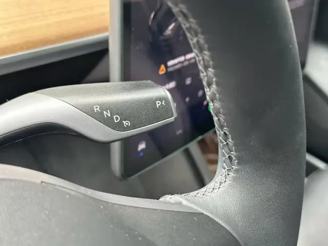 Tesla Model 3 — Фото автомобиля 12