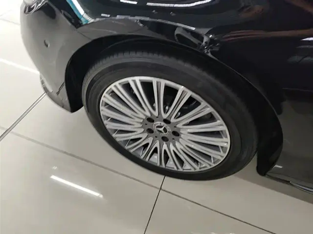 Mercedes-Benz E-Class — Фото автомобиля 22