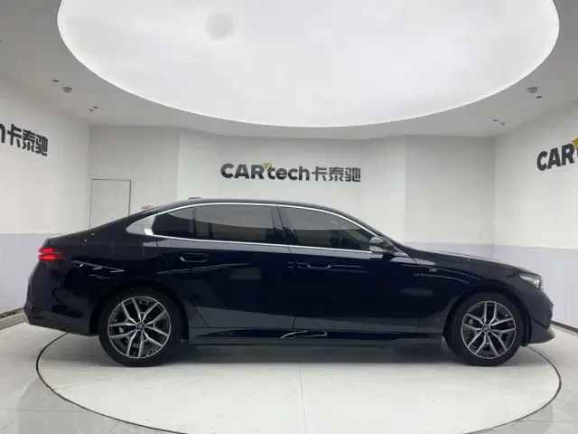 BMW i5 — Фото автомобиля 4