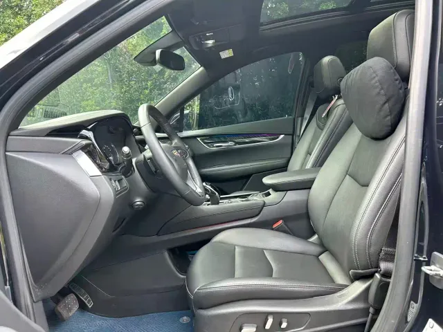 Cadillac Cadillac XT6 2022 2.0T 6-Seater 2WD Luxury Edition — Фото автомобиля 4