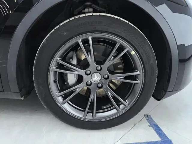 Tesla Model Y — Фото автомобиля 6