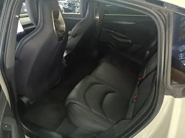 Xiaomi SU7 — Фото автомобиля 16