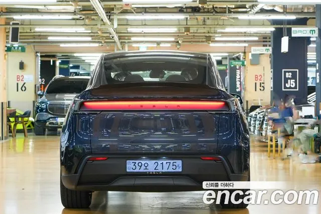 Tesla Model Y — Фото автомобиля 4