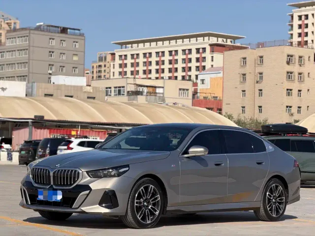 Фотография автомобиля — BMW 5 Series