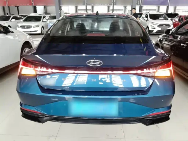 Hyundai Elantra — Фото автомобиля 5
