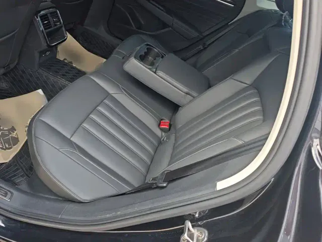 Volkswagen Passat — Фото автомобиля 16