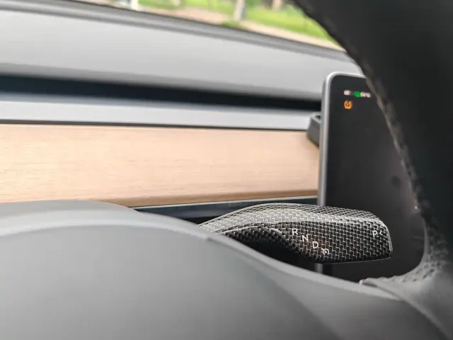 Tesla Model Y — Фото автомобиля 9