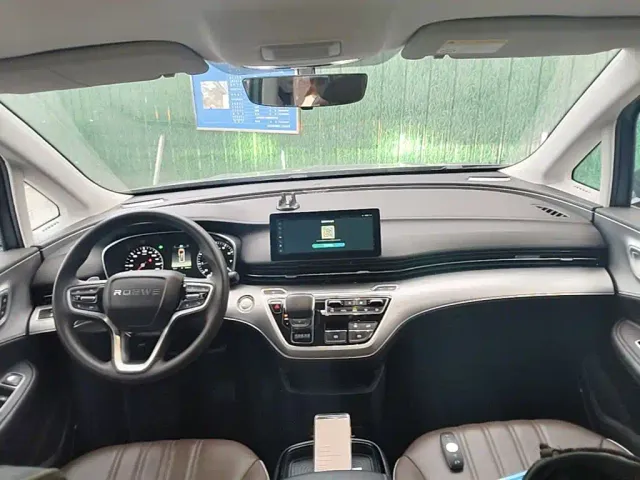 Roewe iMAX8 — Фото автомобиля 9