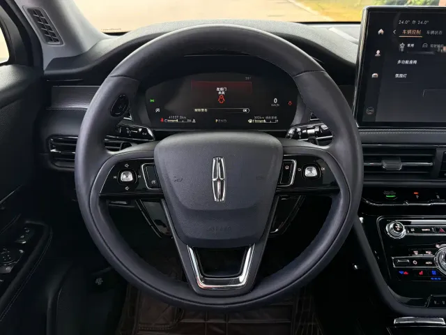 Lincoln Corsair — Фото автомобиля 10