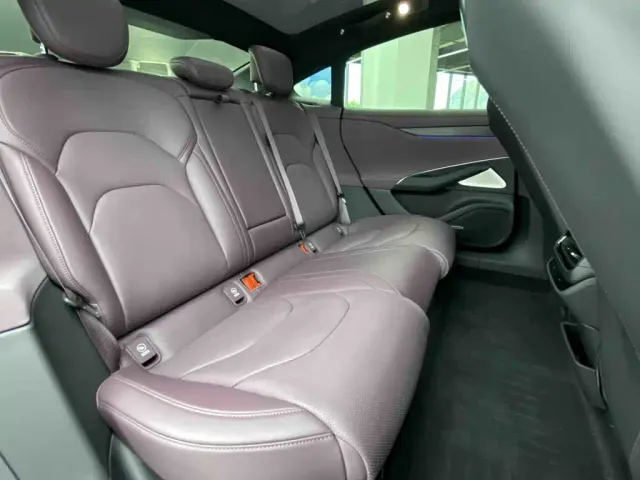 Xiaomi SU7 — Фото автомобиля 29