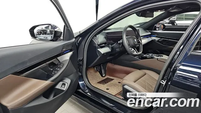 BMW 5-Series — Фото автомобиля 10