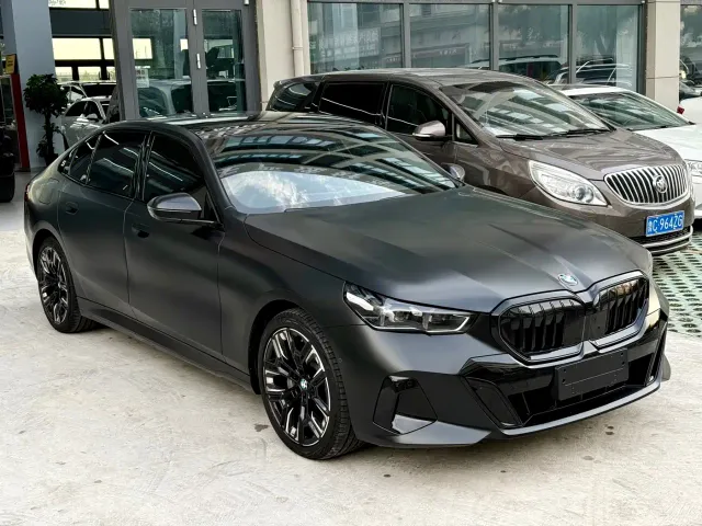 BMW 5 Series — Фото автомобиля 3
