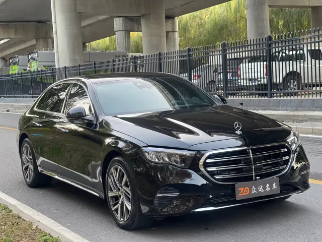 Mercedes-Benz E-Class — Фото автомобиля 3