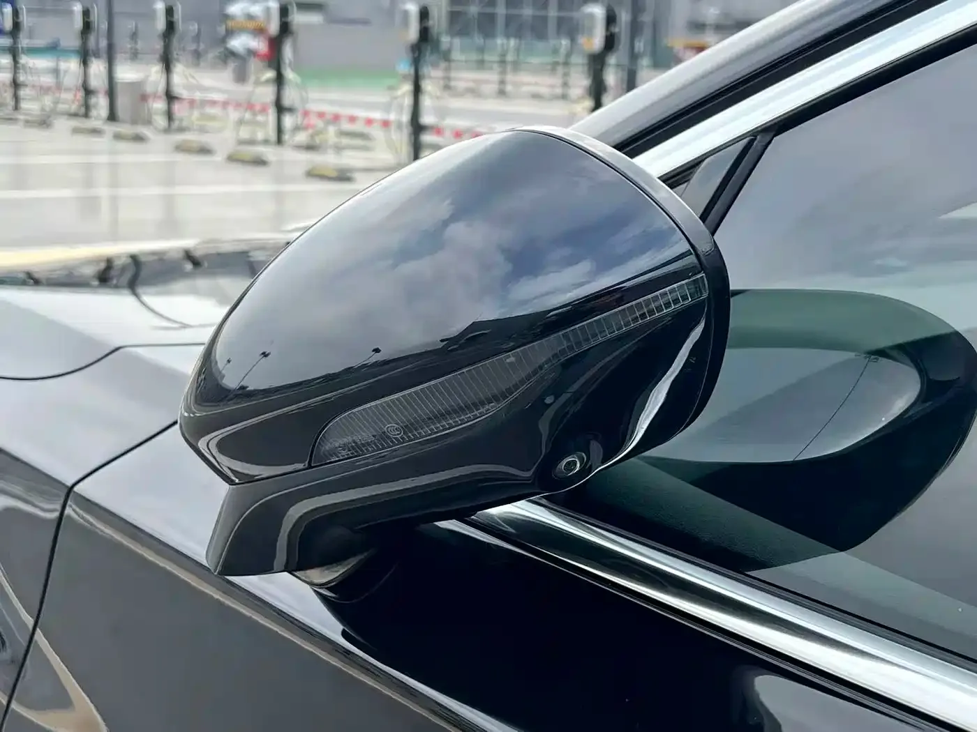 Hongqi Hongqi H5 2023 2.0T Auto Smart Connect Flag Comfort — Фото автомобиля 13