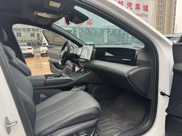 BYD Qin L — Фото автомобиля 14