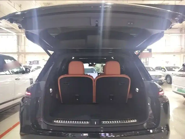 Li Auto L8 — Фото автомобиля 18