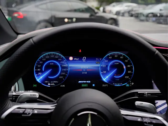 Mercedes-Benz EQE AMG — Фото автомобиля 9