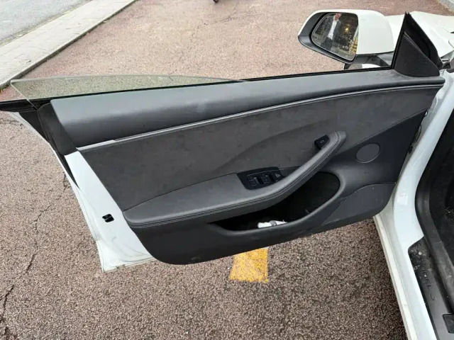 Tesla Model 3 — Фото автомобиля 6