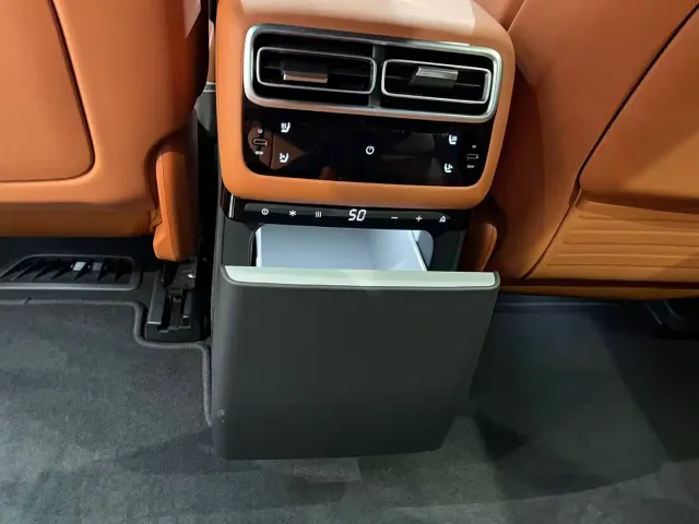 Li Auto L7 — Фото автомобиля 8