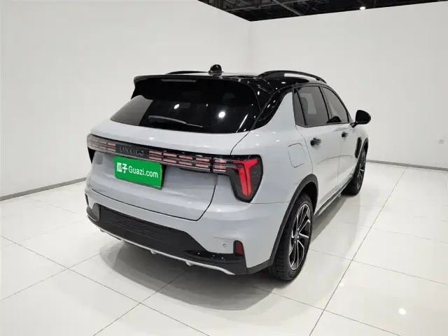 Lynk & Co 01 — Фото автомобиля 4