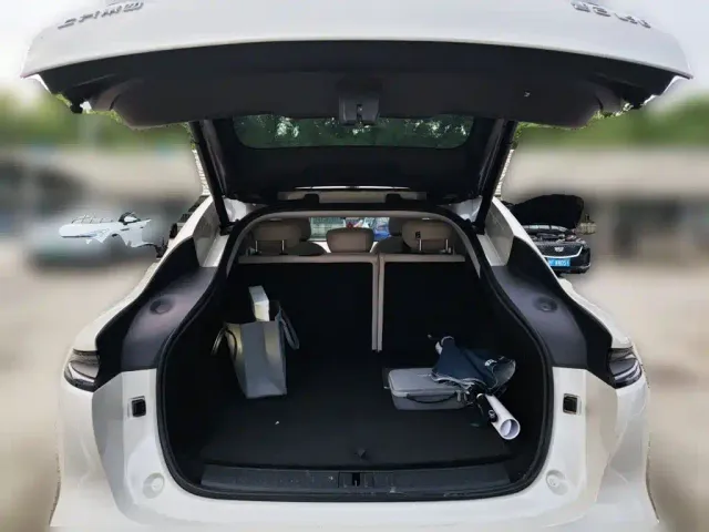 IM Motors LS6 — Фото автомобиля 20