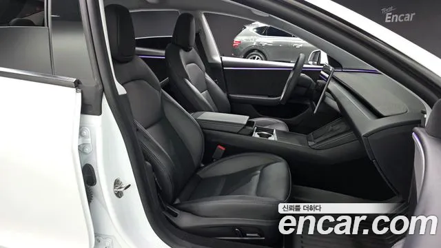 Tesla Model 3 — Фото автомобиля 26
