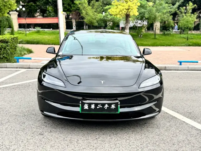 Tesla Model 3 — Фото автомобиля 2