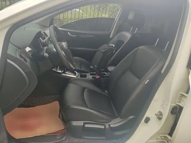 Nissan Tiida — Фото автомобиля 14
