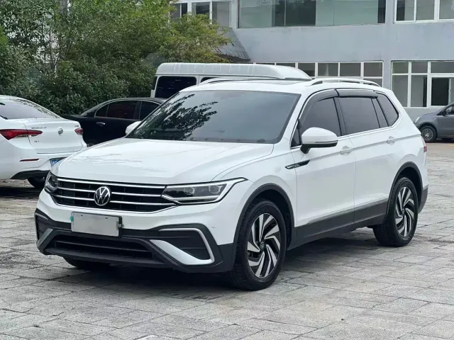Фотография автомобиля — Volkswagen Tiguan L