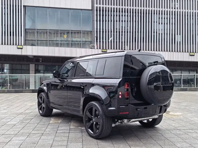 Land Rover Defender — Фото автомобиля 7